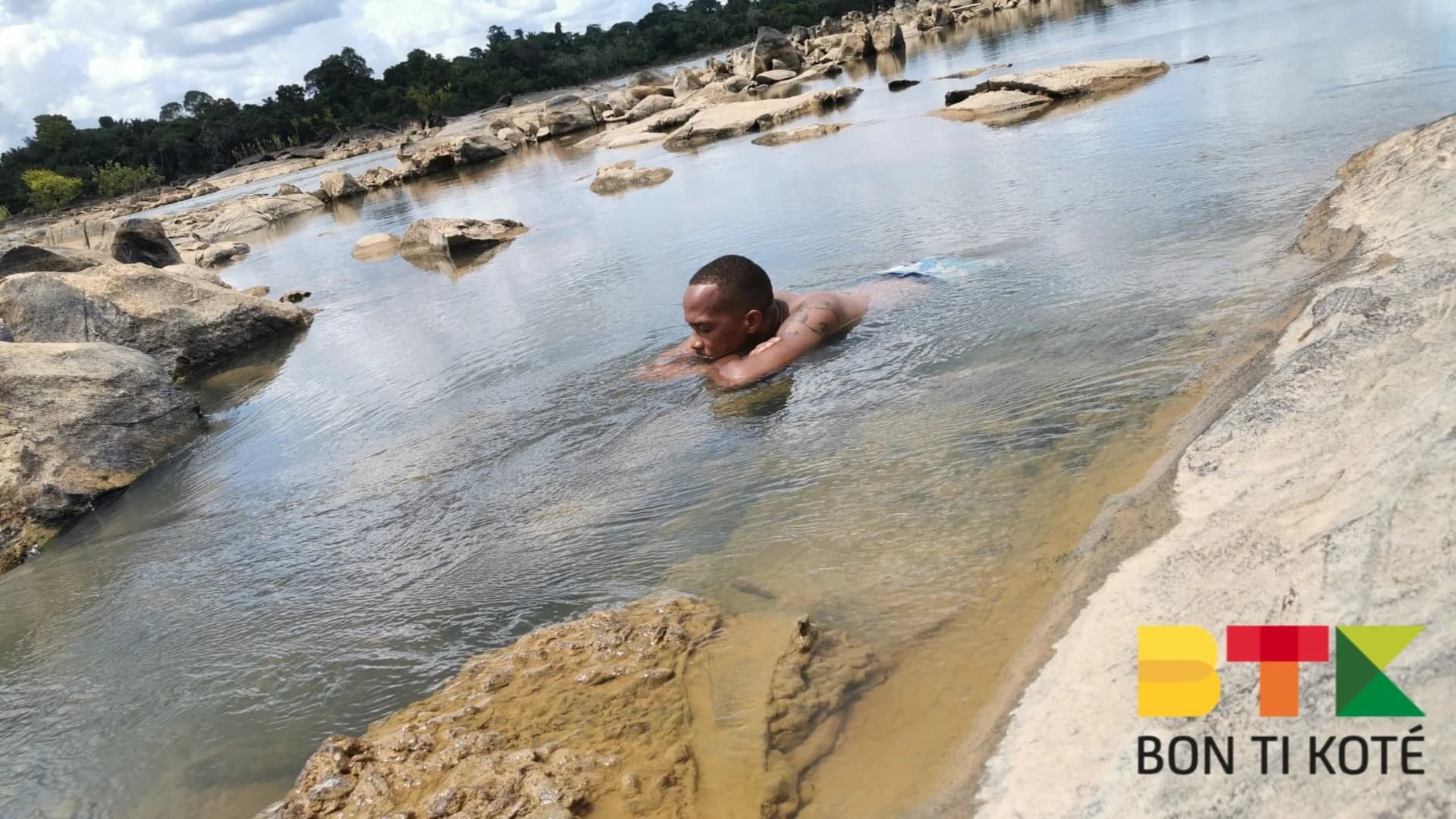 Le saut Hermina à Apatou