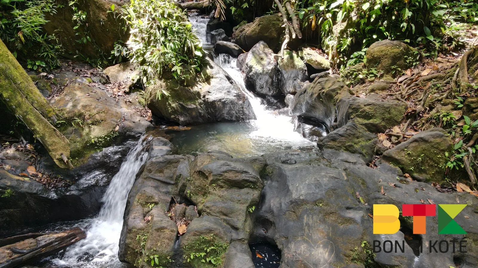 Crique Tibourou : Un Jacuzzi Naturel Caché, Roura — photo 1