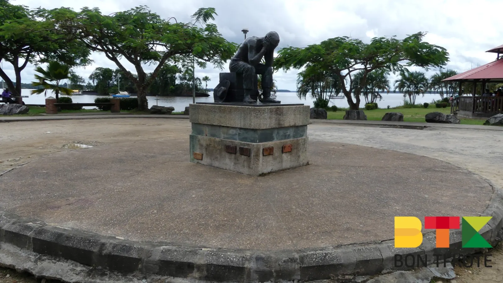 La Peine du Bagnard" : Une Statue Chargée d’Histoire à Saint-Laurent-du-Maroni, Saint-Laurent-du-Maroni — photo 1