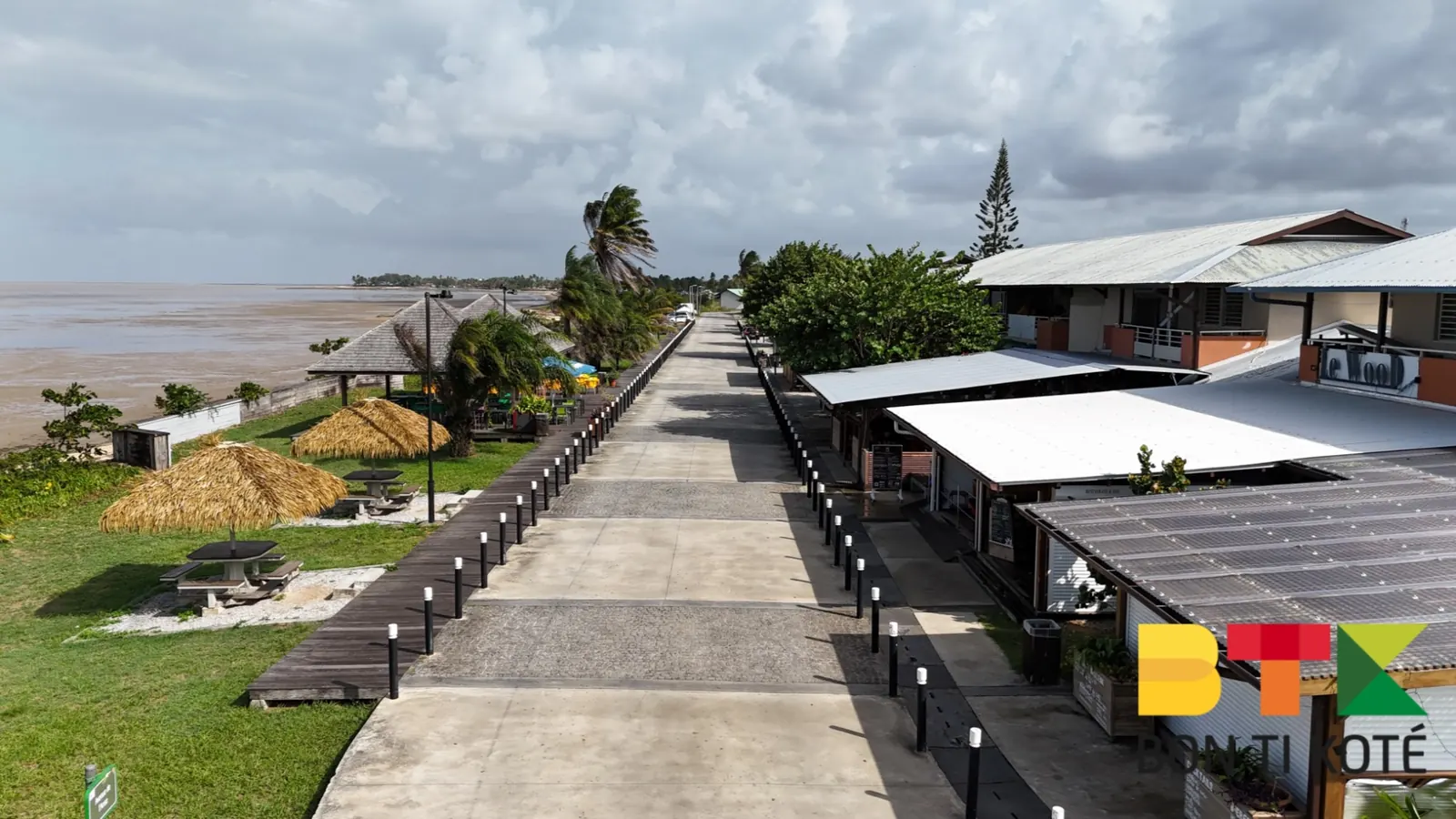 Le front de mer à Kourou, Kourou — photo 1