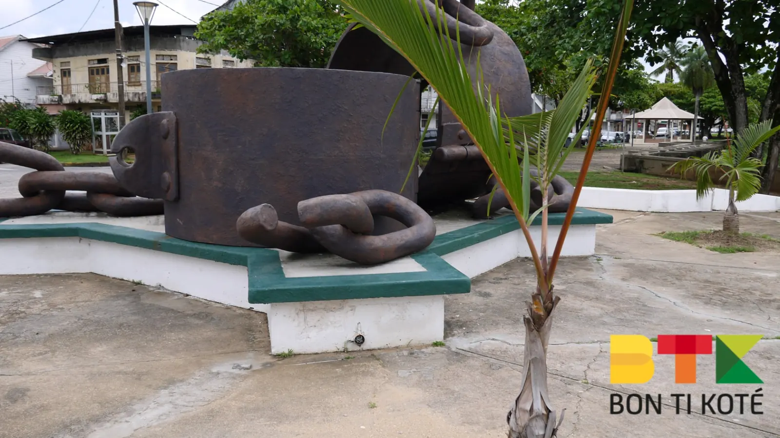 Les chaînes brisées, monument en mémoire de l'esclavage, Cayenne — photo 3