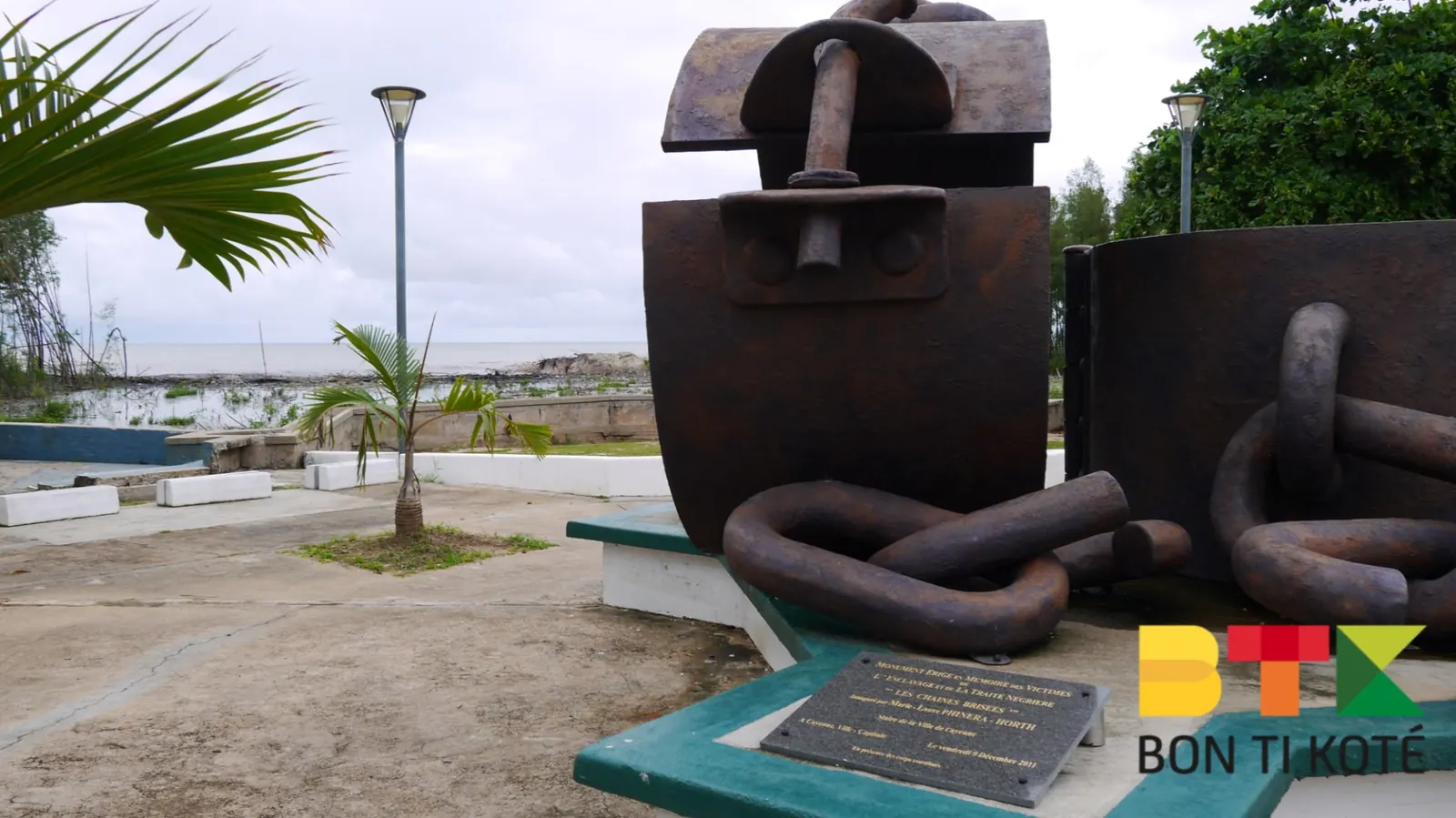 Les chaînes brisées, monument en mémoire de l'esclavage, Cayenne — photo 4