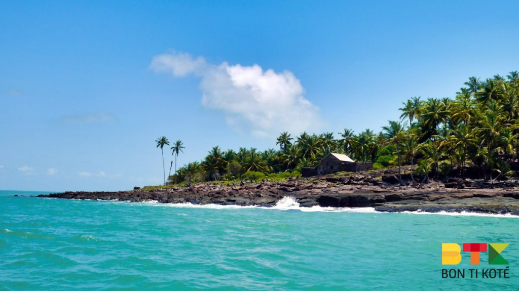 iles du salut guyane catamaran